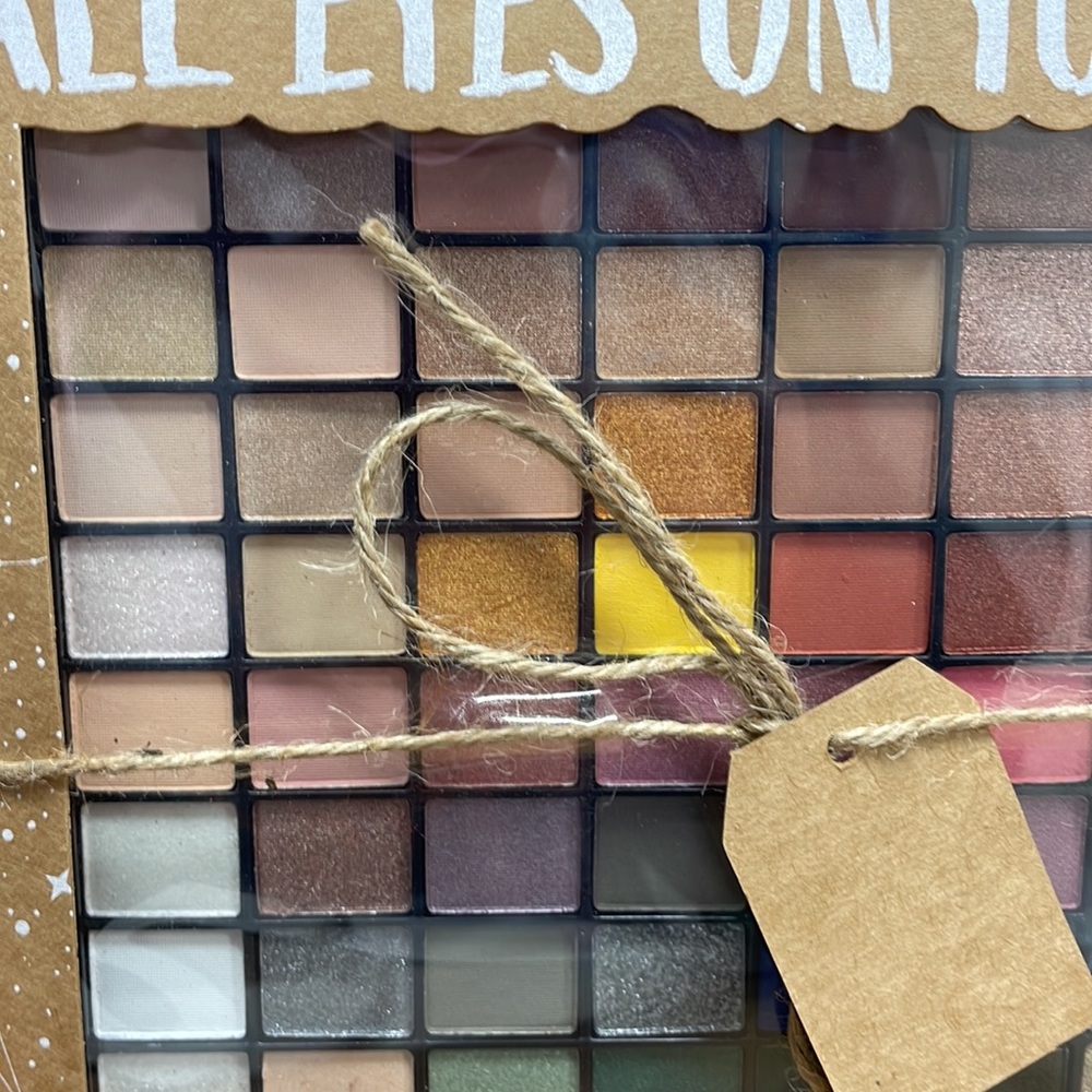 All eyes are on you 100 piece eyeshadow palette - Picture 5 of 8